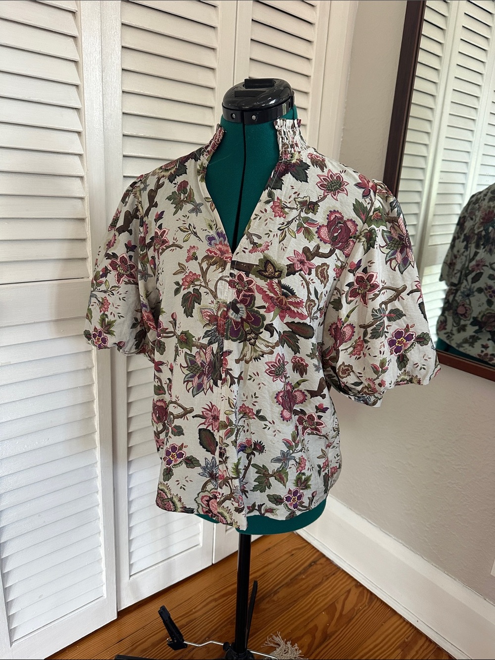 THML Cream Floral Short-Sleeve Button Front Blouse